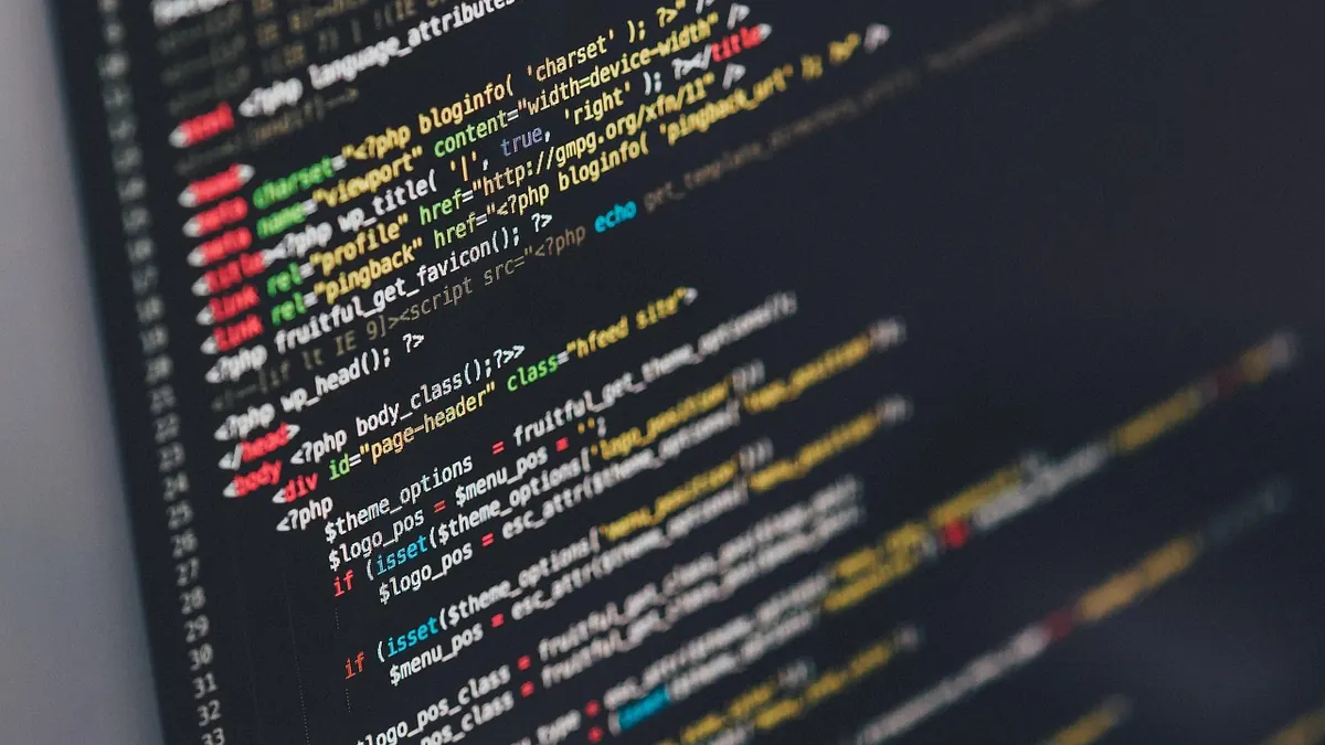 computerskærm med programmeringskode